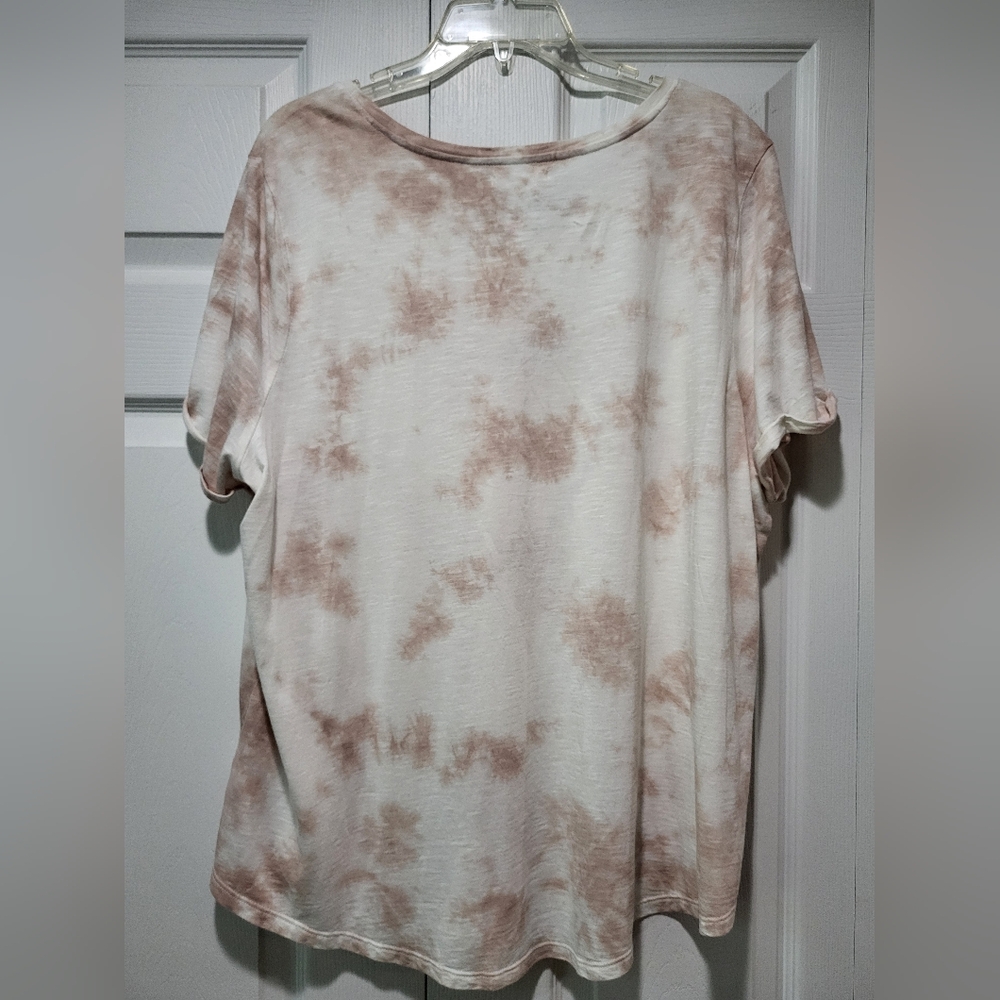 NWT Maurices graphic tee-shirt, Size 1X - Picture 2 of 4